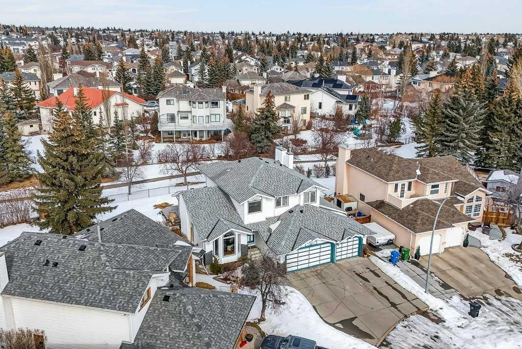 108 Hawkstone Close Nw, Calgary, AB - Outdoor