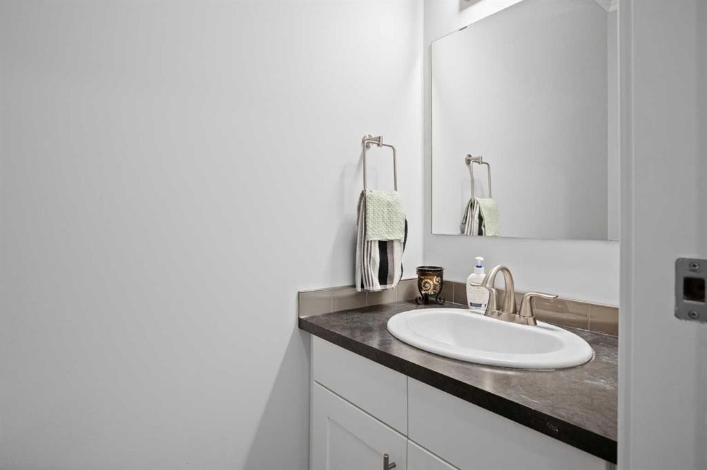 100-351 Monteith Drive Se, High River, AB - Indoor Photo Showing Bathroom