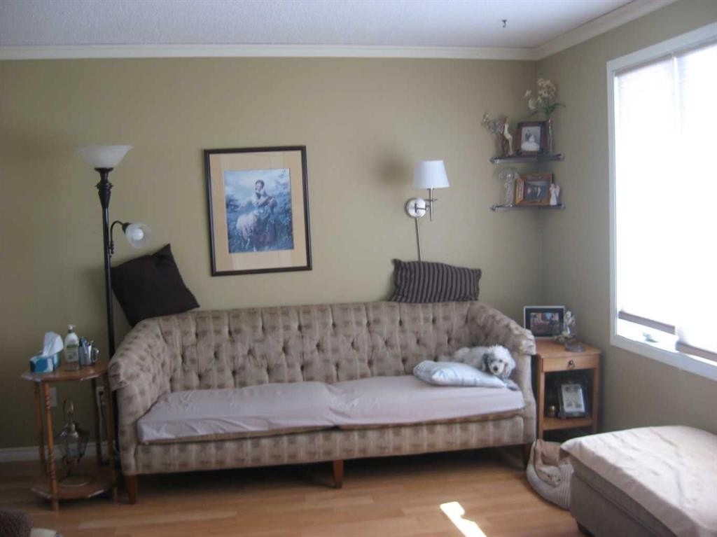 6 Westrose Avenue West, Claresholm, AB - Indoor Photo Showing Bedroom