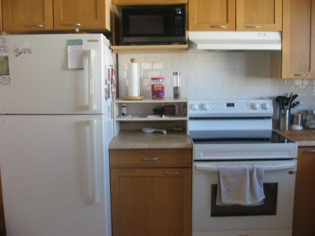 6 Westrose Avenue West, Claresholm, AB - Indoor Photo Showing Kitchen