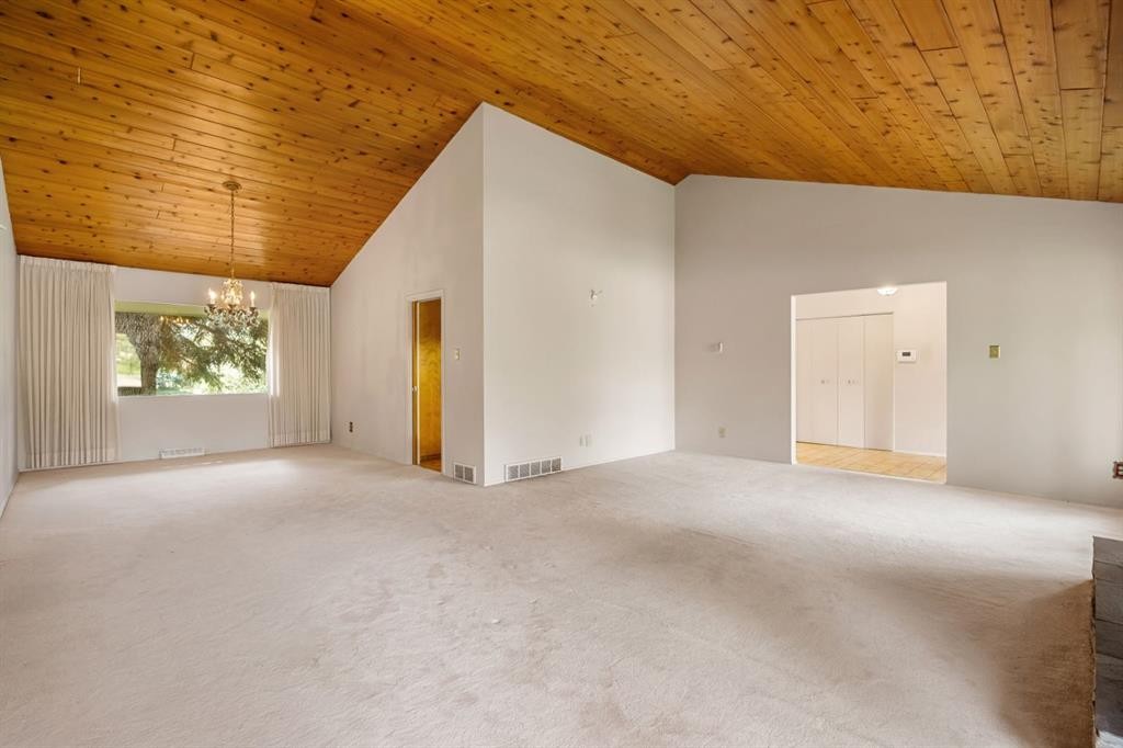 427 Willow Grove Crescent Se, Calgary, AB - Indoor Photo Showing Other Room