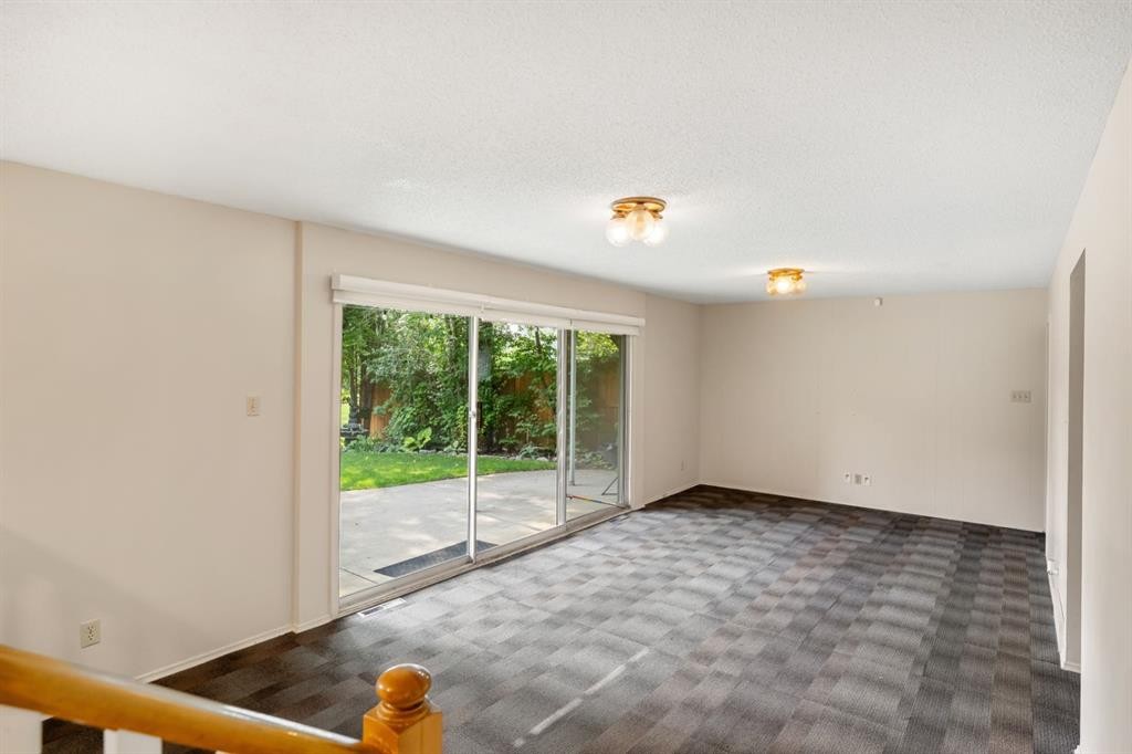 427 Willow Grove Crescent Se, Calgary, AB - Indoor Photo Showing Other Room