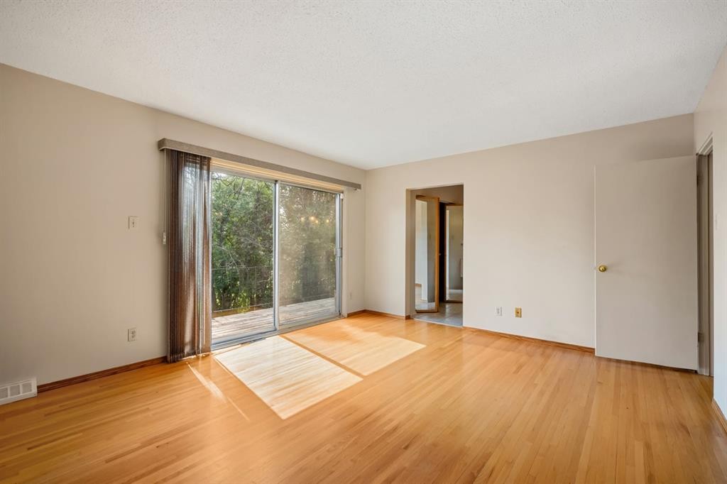 427 Willow Grove Crescent Se, Calgary, AB - Indoor Photo Showing Other Room