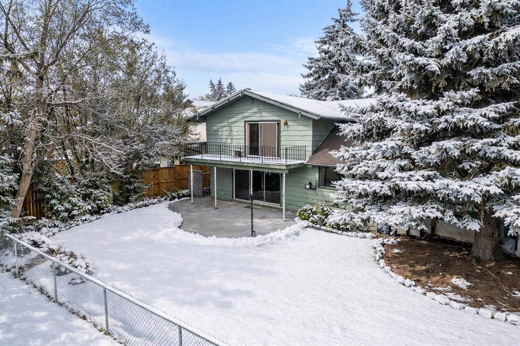 427 Willow Grove Crescent Se, Calgary, AB - Outdoor