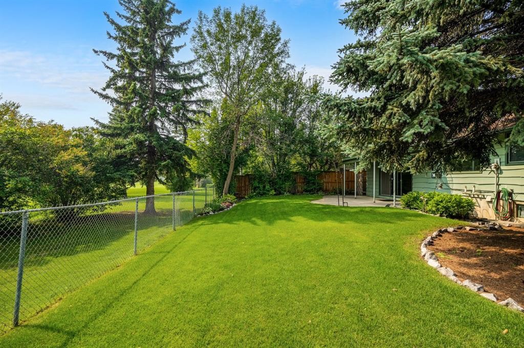 427 Willow Grove Crescent Se, Calgary, AB - Outdoor