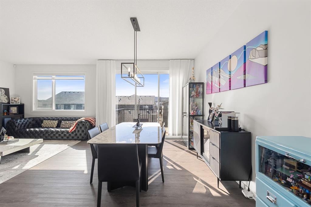 75 Royston Heath Nw, Calgary, AB - Indoor