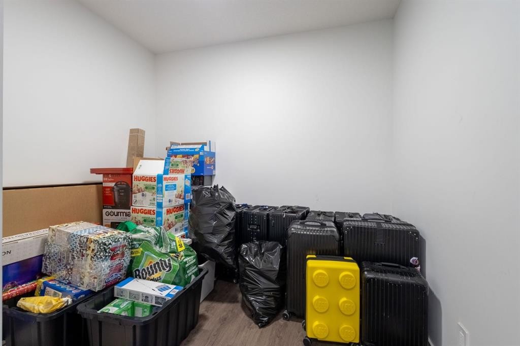 75 Royston Heath Nw, Calgary, AB - Indoor Photo Showing Other Room