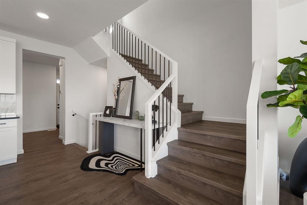 75 Royston Heath Nw, Calgary, AB - Indoor Photo Showing Other Room