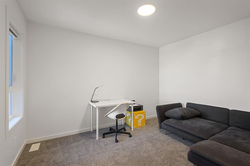 75 Royston Heath Nw, Calgary, AB - Indoor
