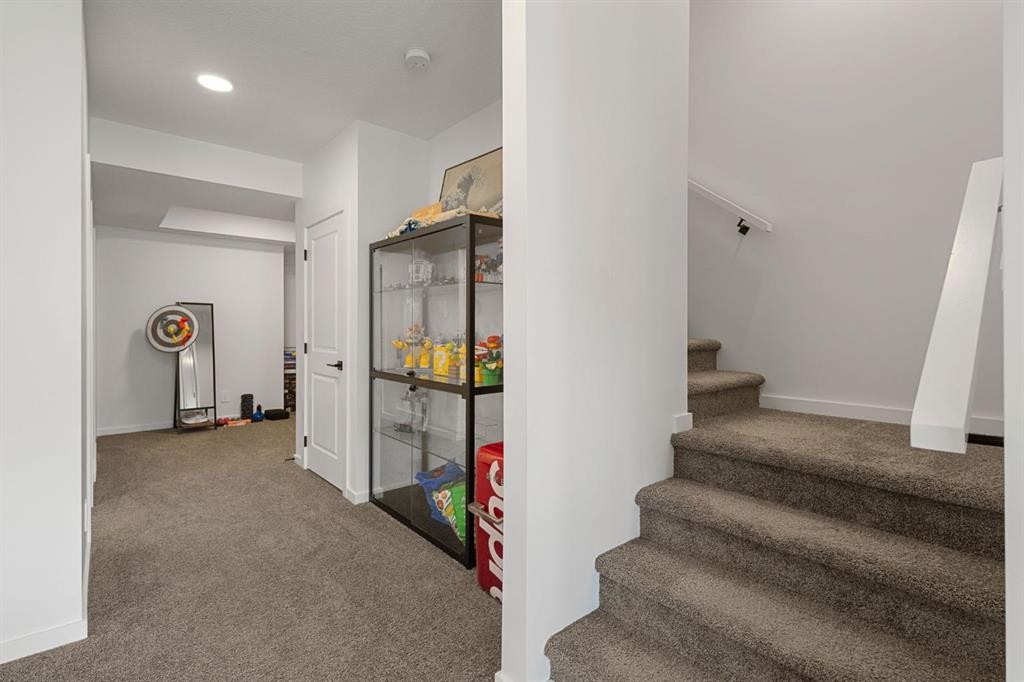 75 Royston Heath Nw, Calgary, AB - Indoor Photo Showing Other Room