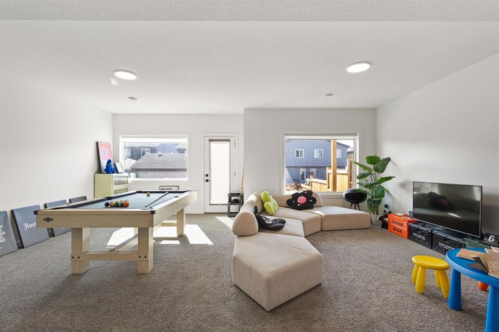 75 Royston Heath Nw, Calgary, AB - Indoor Photo Showing Other Room