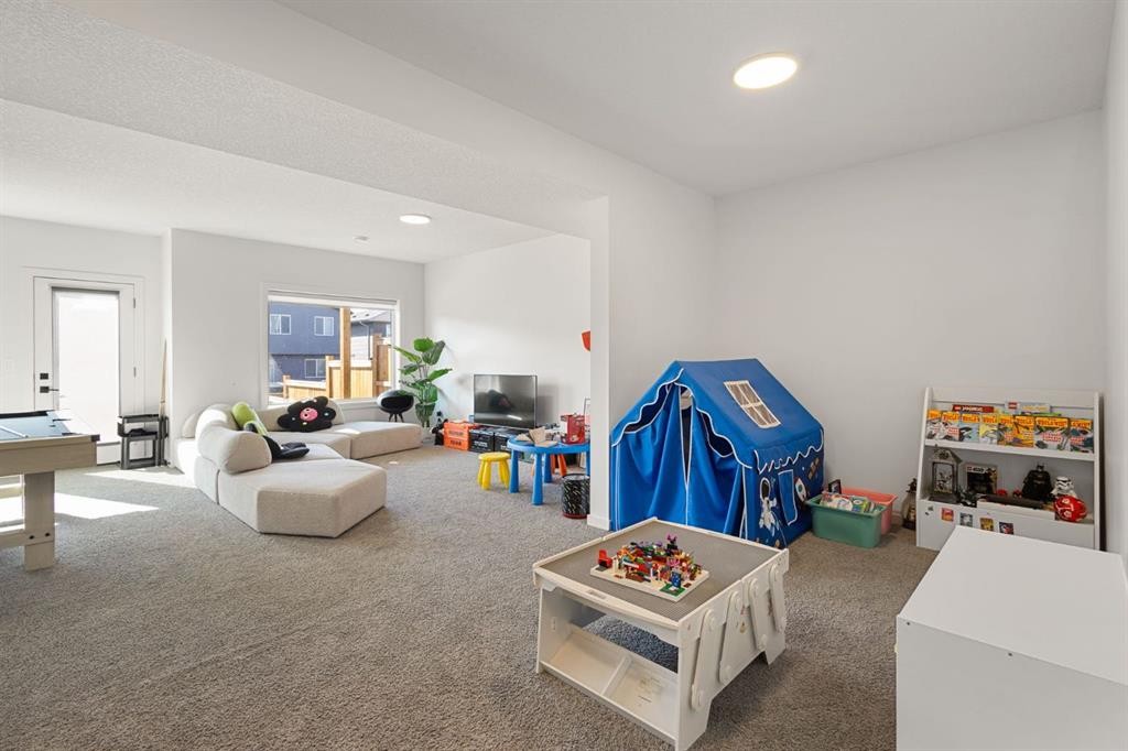 75 Royston Heath Nw, Calgary, AB - Indoor