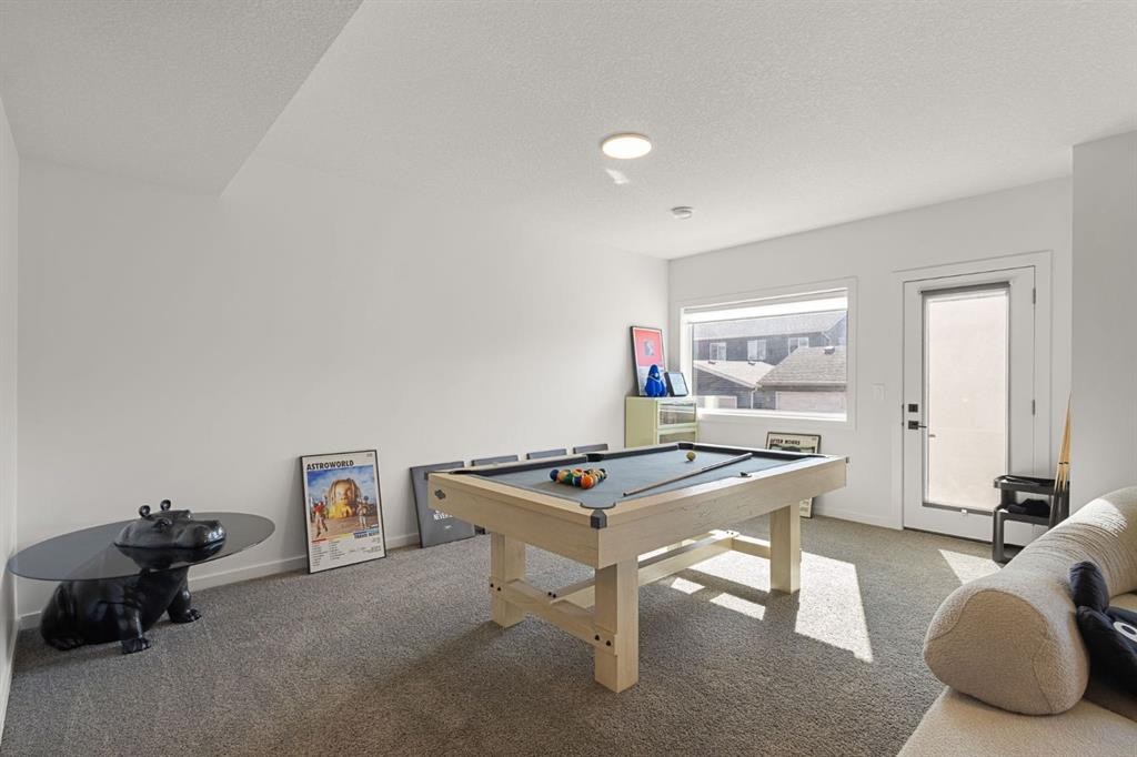 75 Royston Heath Nw, Calgary, AB - Indoor Photo Showing Other Room