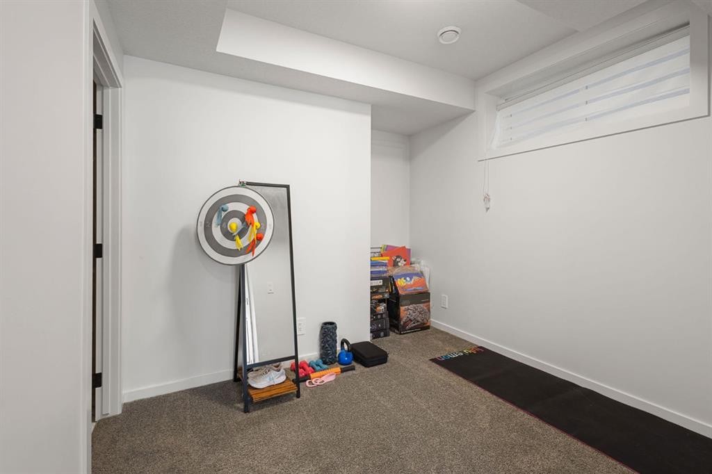 75 Royston Heath Nw, Calgary, AB - Indoor Photo Showing Other Room