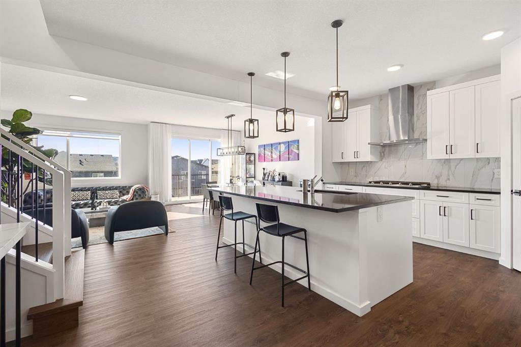 75 Royston Heath Nw, Calgary, AB - Indoor Photo Showing Kitchen With Upgraded Kitchen