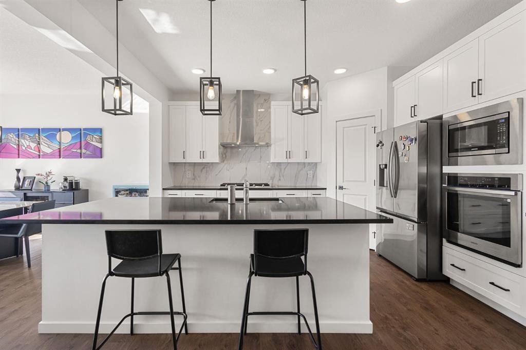 75 Royston Heath Nw, Calgary, AB - Indoor Photo Showing Kitchen With Upgraded Kitchen