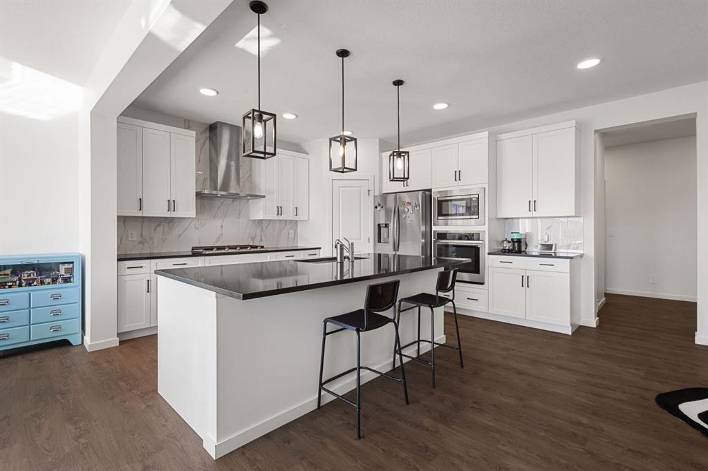 75 Royston Heath Nw, Calgary, AB - Indoor Photo Showing Kitchen With Upgraded Kitchen