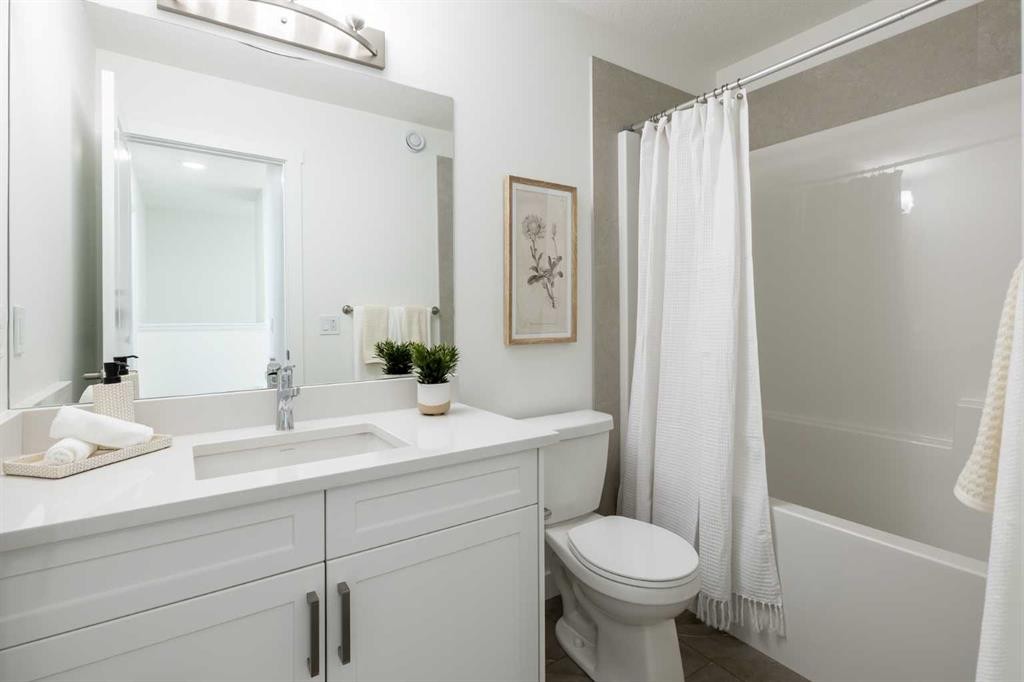 978 Edgefield Avenue, Strathmore, AB - Indoor Photo Showing Bathroom