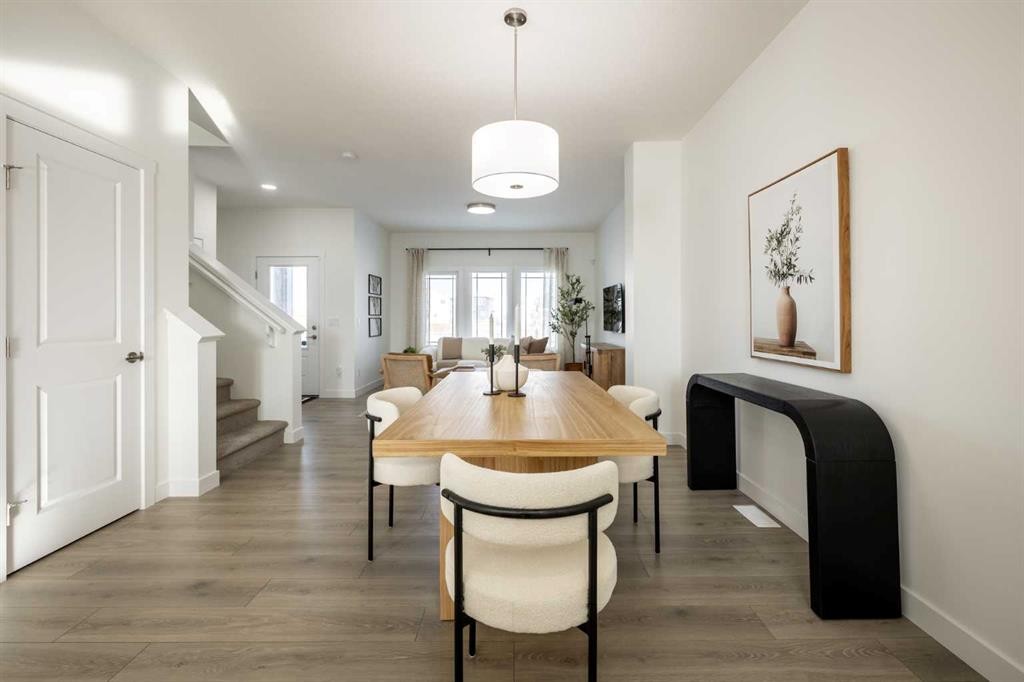 978 Edgefield Avenue, Strathmore, AB - Indoor Photo Showing Dining Room