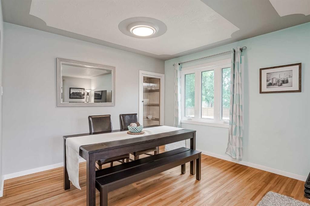 1204 18 Street Ne, Calgary, AB - Indoor