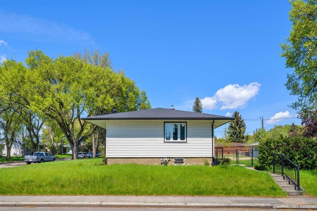 1204 18 Street Ne, Calgary, AB - Outdoor