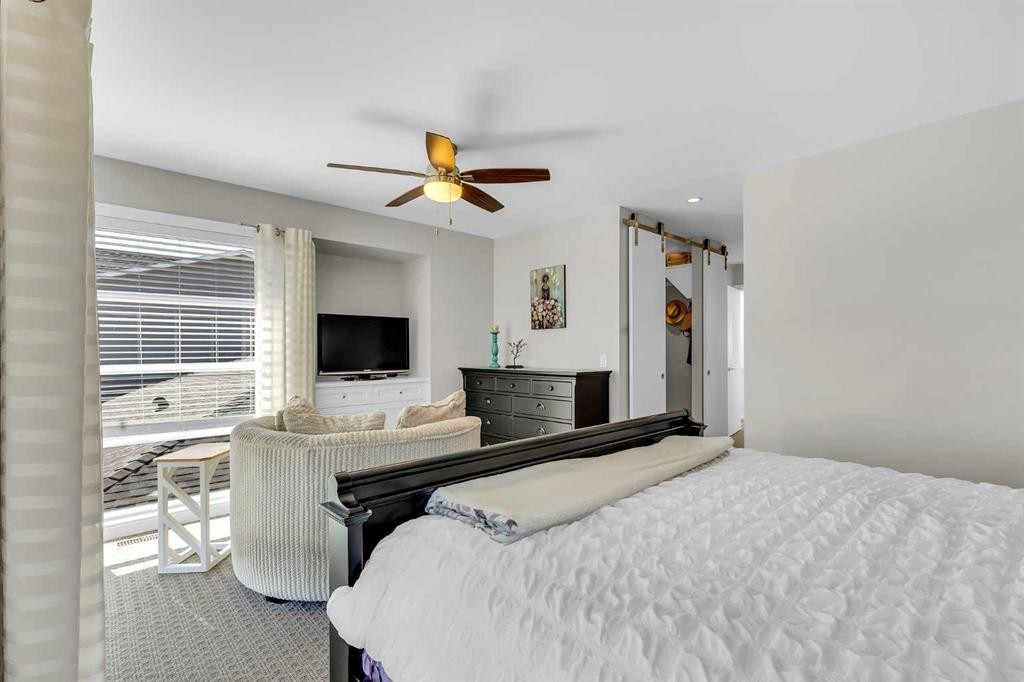 2729 Cochrane Road Nw, Calgary, AB - Indoor Photo Showing Bedroom
