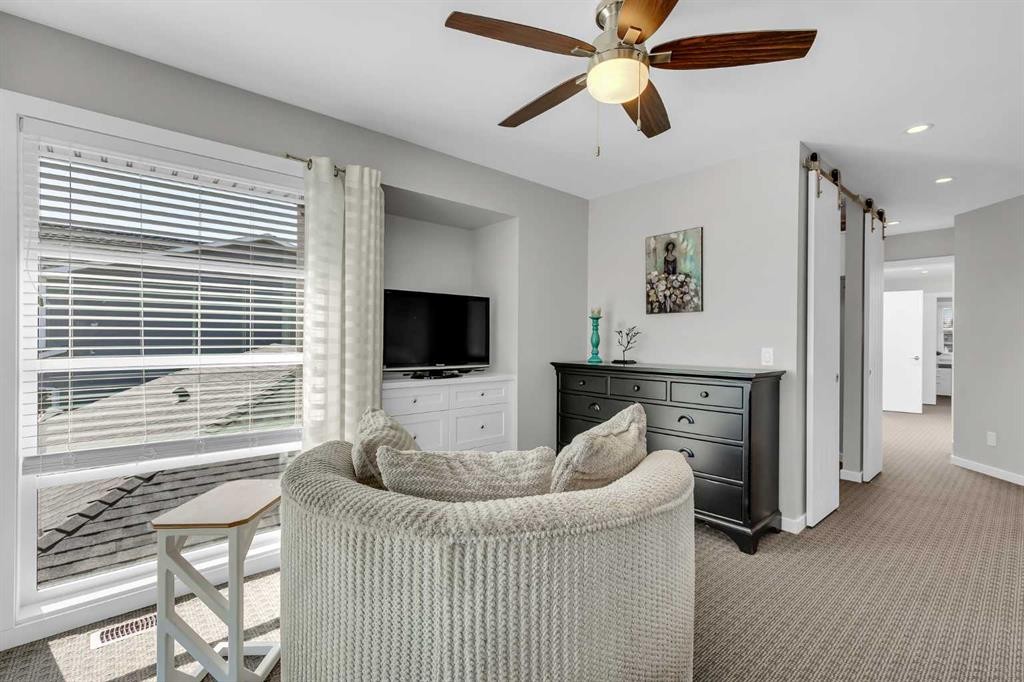 2729 Cochrane Road Nw, Calgary, AB - Indoor Photo Showing Bedroom
