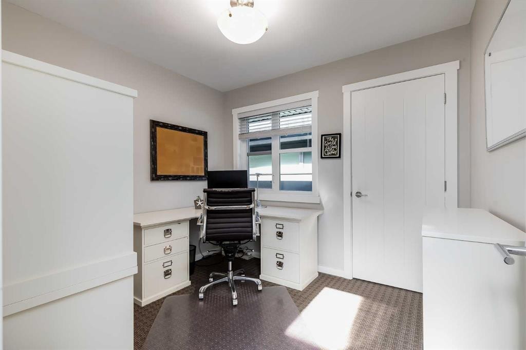 2729 Cochrane Road Nw, Calgary, AB - Indoor Photo Showing Other Room