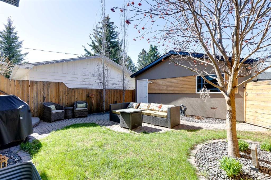 2729 Cochrane Road Nw, Calgary, AB - Outdoor With Exterior