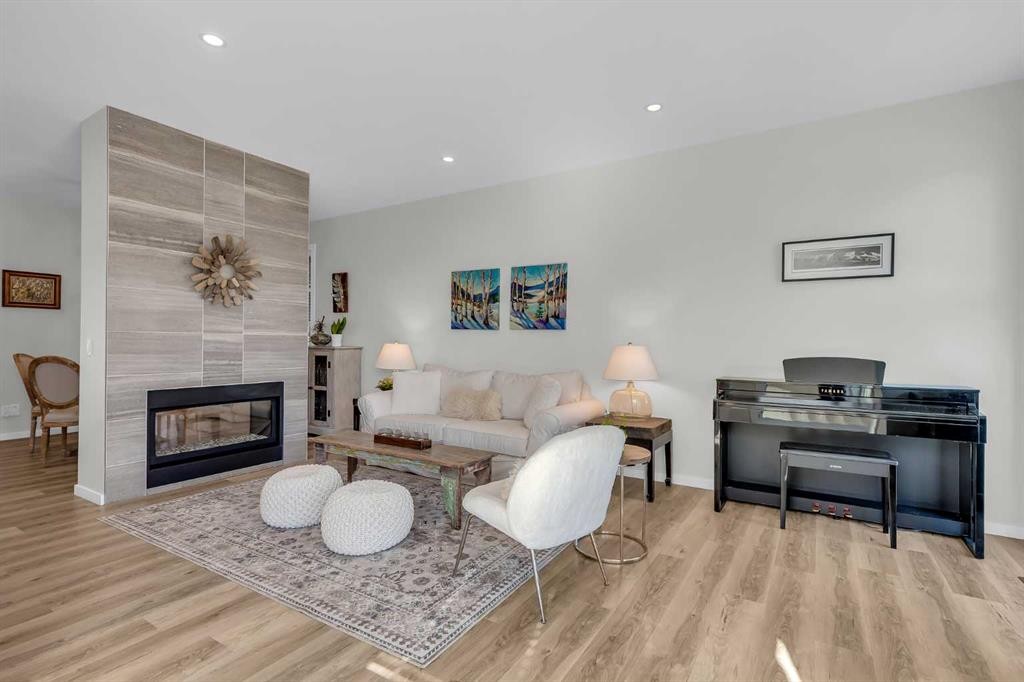2729 Cochrane Road Nw, Calgary, AB - Indoor Photo Showing Living Room With Fireplace