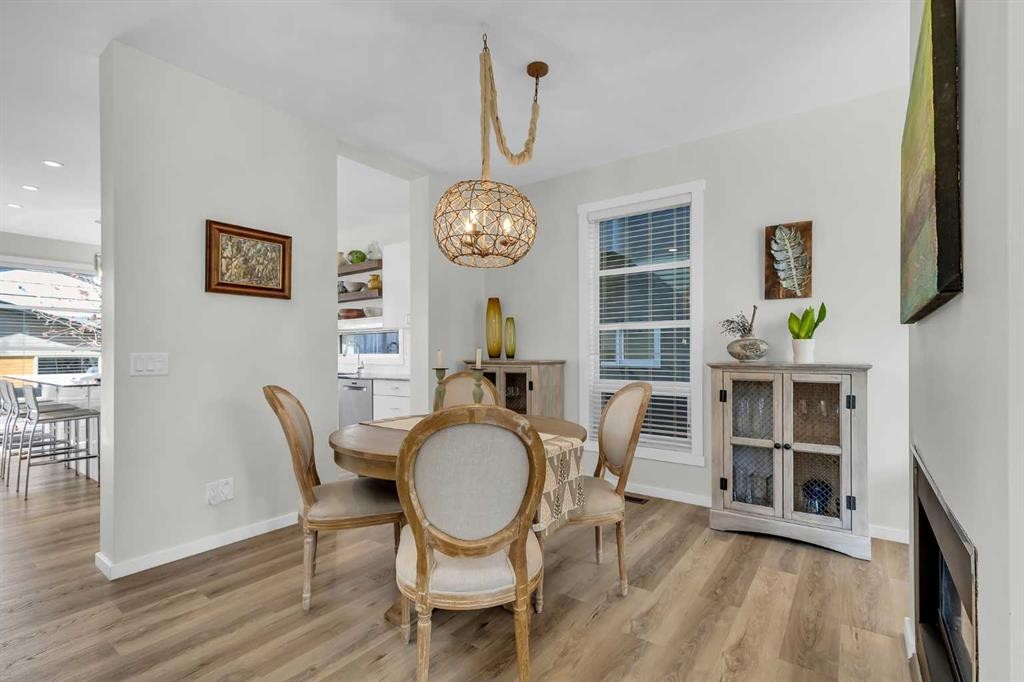 2729 Cochrane Road Nw, Calgary, AB - Indoor Photo Showing Dining Room