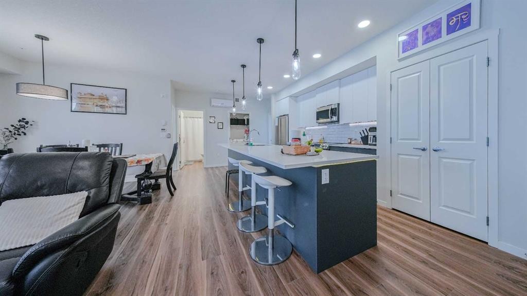 2209-33 Carringham Gate Nw, Calgary, AB - Indoor Photo Showing Kitchen With Upgraded Kitchen