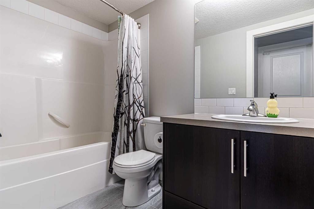 302-2300 Evanston Square Nw, Calgary, AB - Indoor Photo Showing Bathroom