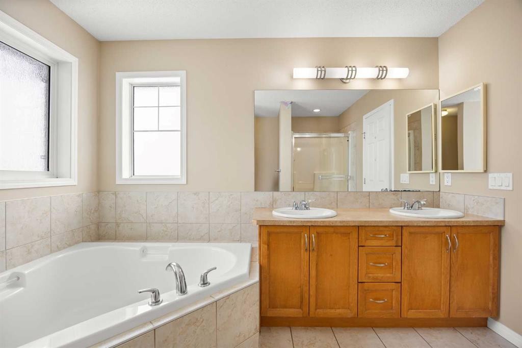 65 Panora Way Nw, Calgary, AB - Indoor Photo Showing Bathroom