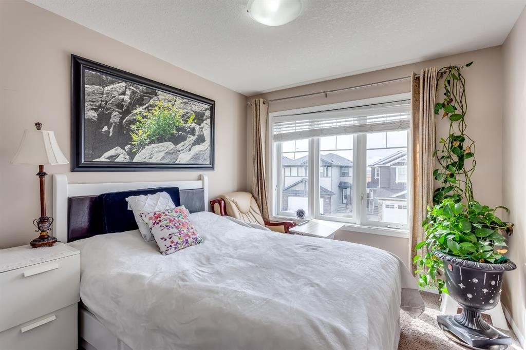 379 Skyview Shores Manor Ne, Calgary, AB - Indoor Photo Showing Bedroom