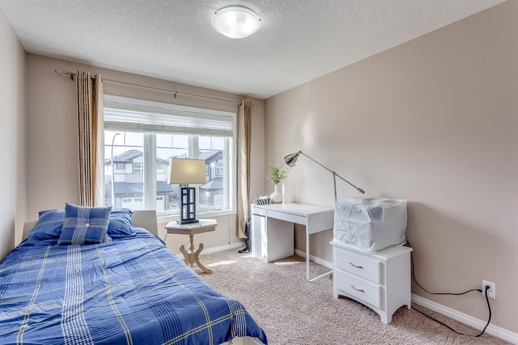 379 Skyview Shores Manor Ne, Calgary, AB - Indoor Photo Showing Bedroom