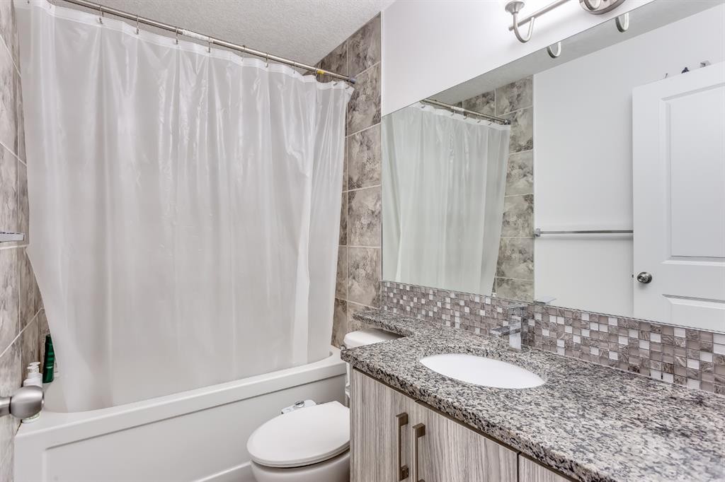 379 Skyview Shores Manor Ne, Calgary, AB - Indoor Photo Showing Bathroom