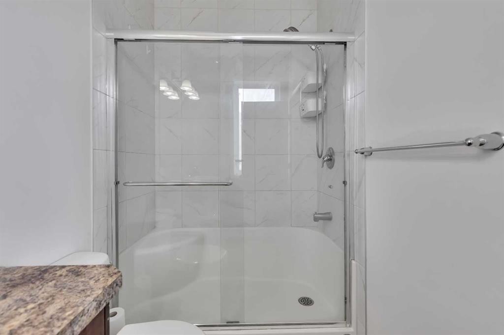 44 Cityside Rise Ne, Calgary, AB - Indoor Photo Showing Bathroom
