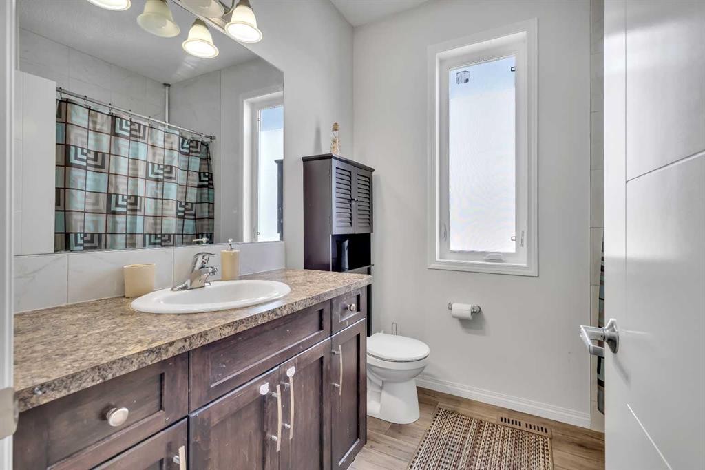 44 Cityside Rise Ne, Calgary, AB - Indoor Photo Showing Bathroom