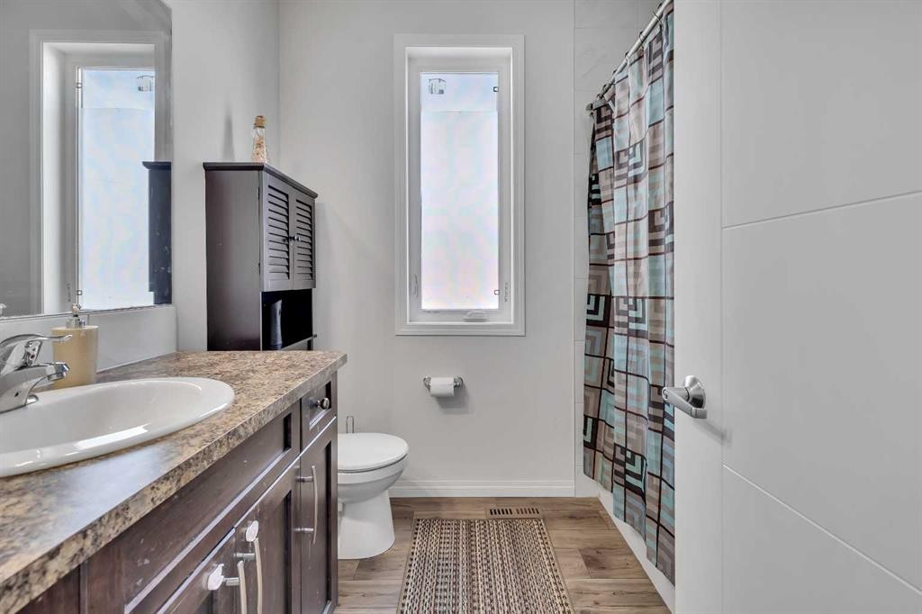 44 Cityside Rise Ne, Calgary, AB - Indoor Photo Showing Bathroom