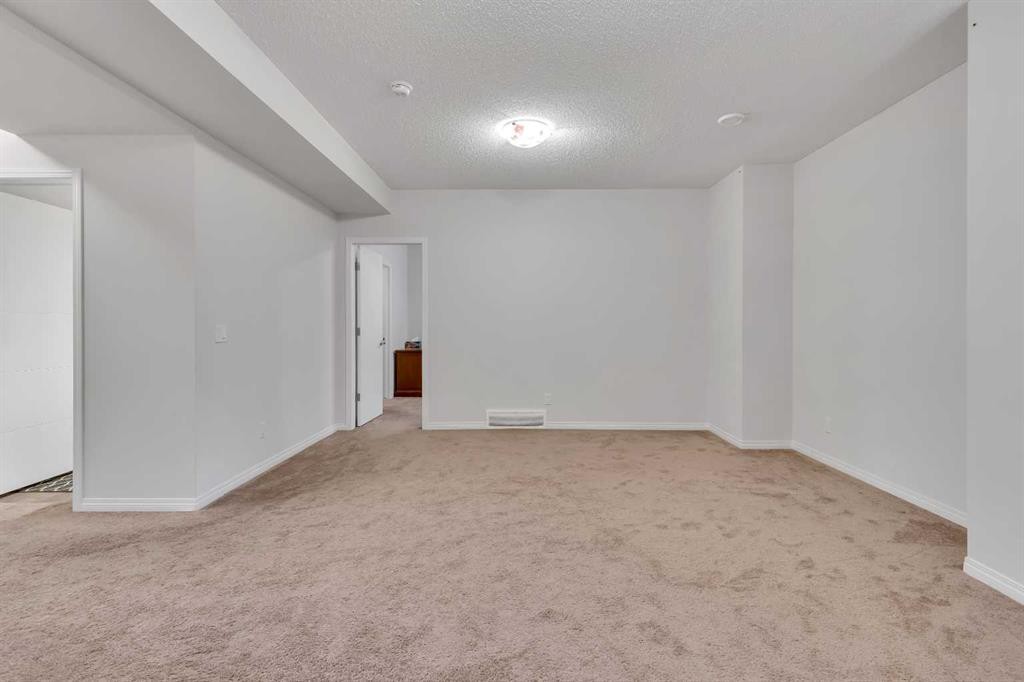 44 Cityside Rise Ne, Calgary, AB - Indoor Photo Showing Other Room