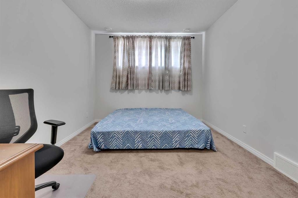 44 Cityside Rise Ne, Calgary, AB - Indoor Photo Showing Bedroom