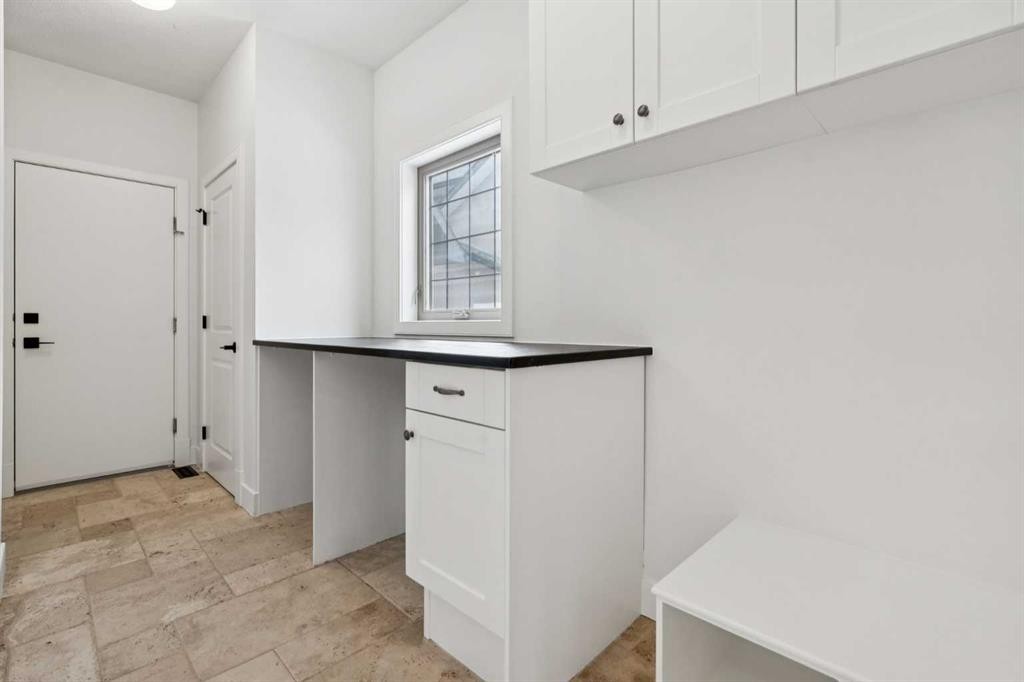 1 Discovery Ridge Link Sw, Calgary, AB - Indoor Photo Showing Other Room