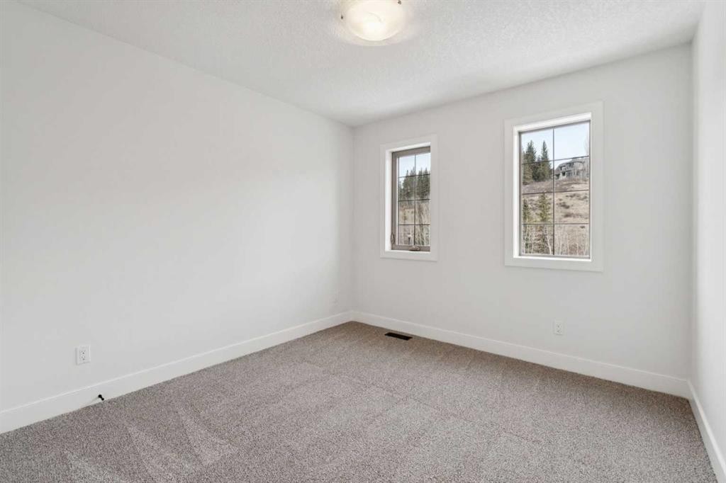 1 Discovery Ridge Link Sw, Calgary, AB - Indoor Photo Showing Other Room