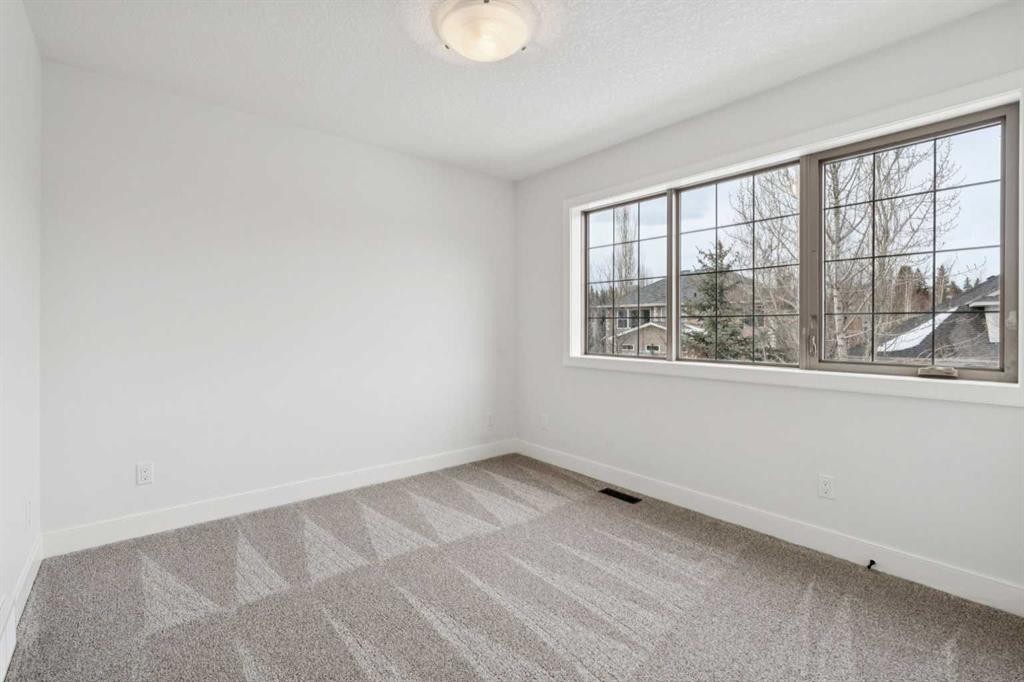 1 Discovery Ridge Link Sw, Calgary, AB - Indoor Photo Showing Other Room