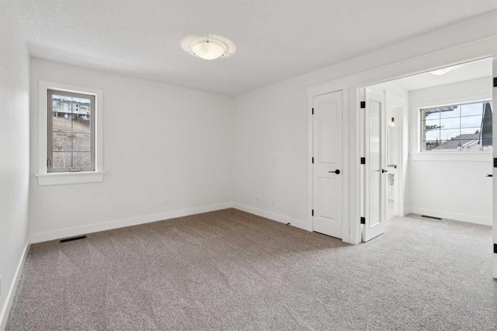 1 Discovery Ridge Link Sw, Calgary, AB - Indoor Photo Showing Other Room