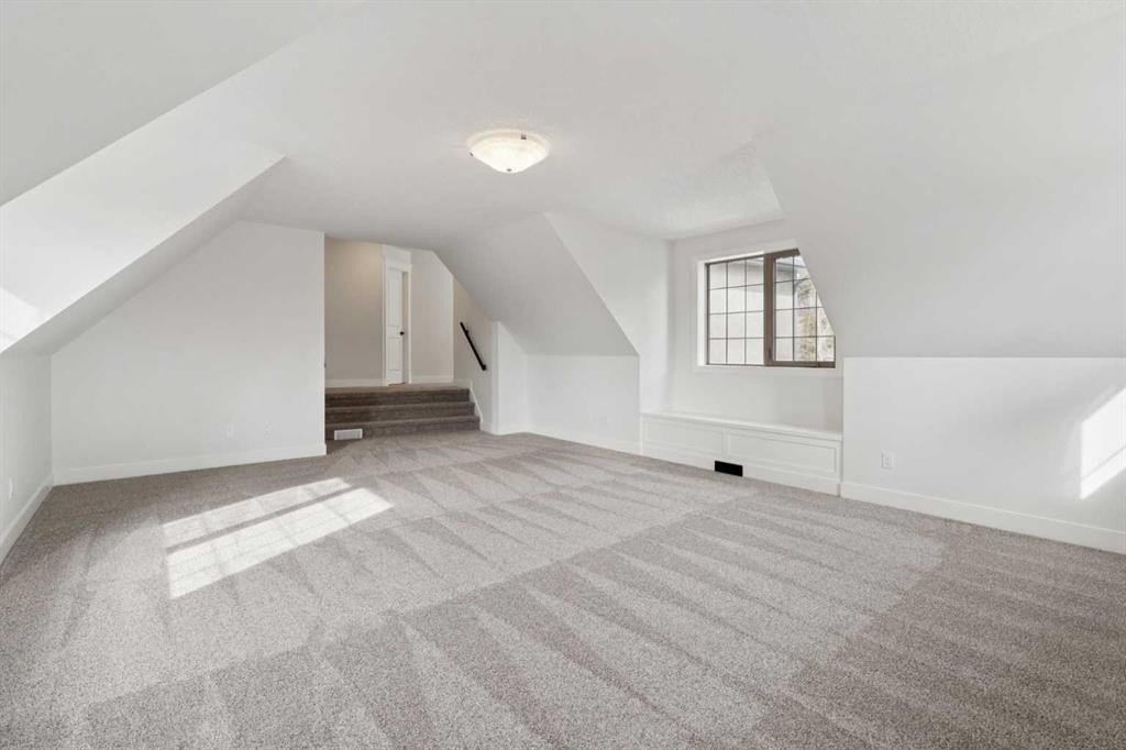 1 Discovery Ridge Link Sw, Calgary, AB - Indoor Photo Showing Other Room