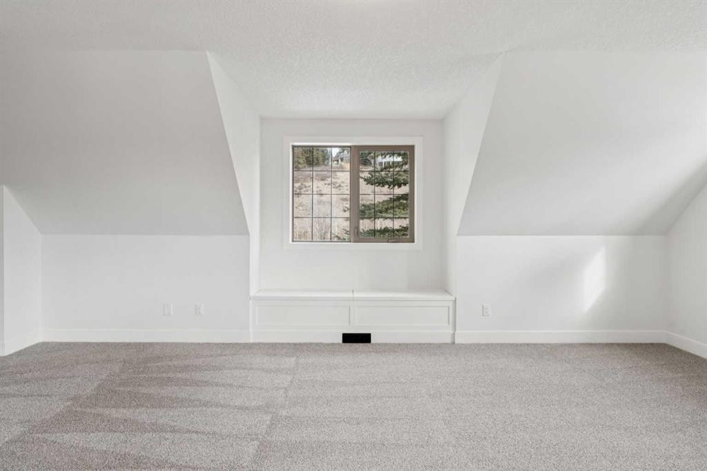 1 Discovery Ridge Link Sw, Calgary, AB - Indoor Photo Showing Other Room