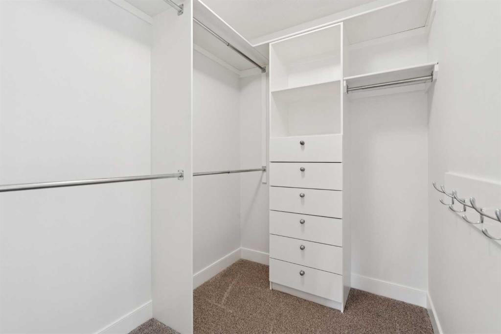 1 Discovery Ridge Link Sw, Calgary, AB - Indoor Photo Showing Other Room