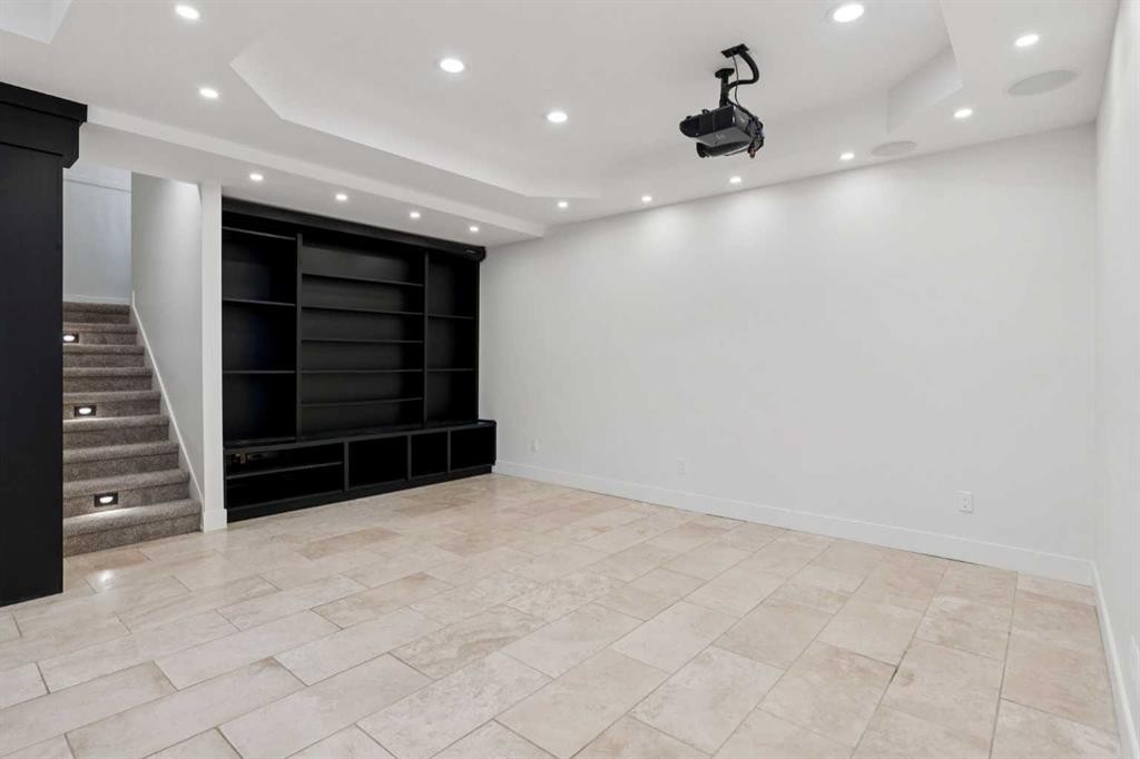 1 Discovery Ridge Link Sw, Calgary, AB - Indoor Photo Showing Other Room